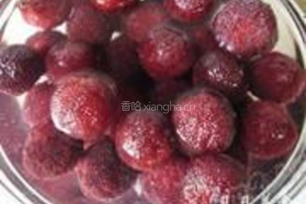 糖水杨梅的做法图解1