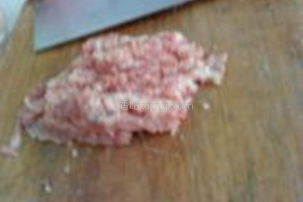 玉米荸荠猪肉饺的做法图解1