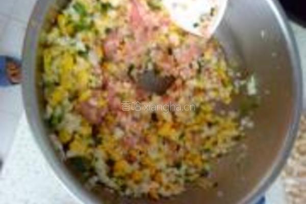 玉米荸荠猪肉饺的做法图解4