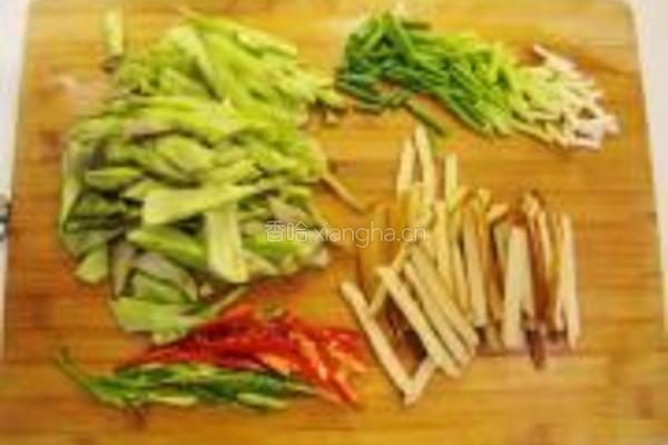 豆腐干炒扁豆的做法图解2