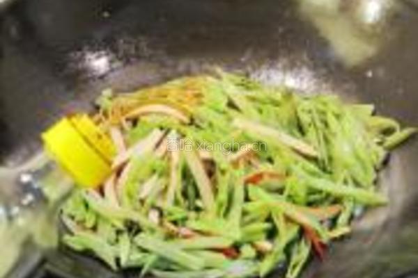 豆腐干炒扁豆的做法图解8