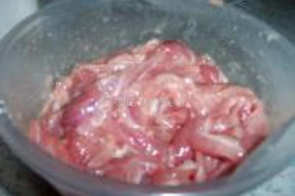 肉片炒苦瓜的做法图解1