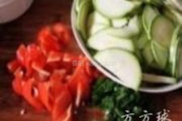 平菇炒鲜蔬的做法图解4