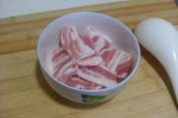 蘑菇炒肉片的做法图解1