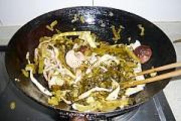 菌菇烧鱼片的做法图解8