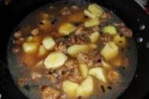 土豆烧牛肉的做法图解7
