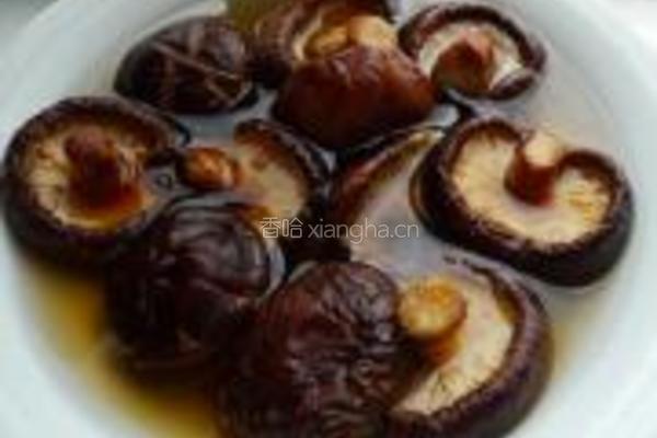 腊肠香菇油菜的做法图解2