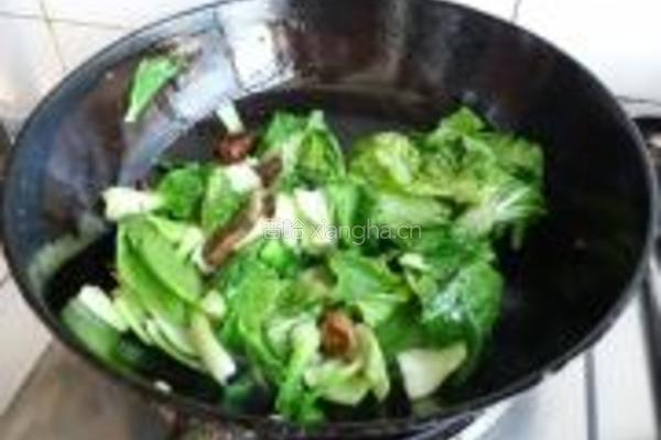 腊肠香菇油菜的做法图解5