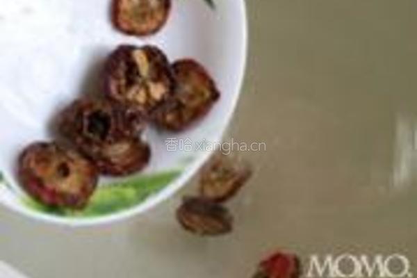 菊花山楂茶的做法图解3