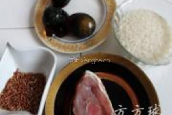 皮蛋瘦肉粥的做法图解1