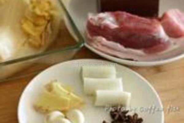 酸菜汆白肉的做法图解1