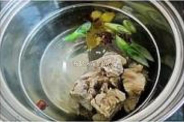 山药萝卜排骨汤的做法图解3