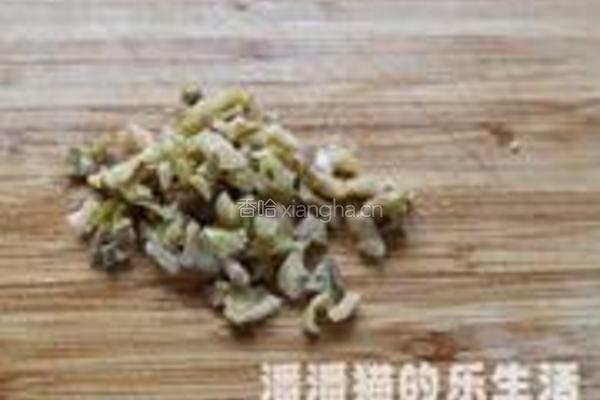 榨菜凉拌月饼的做法图解3