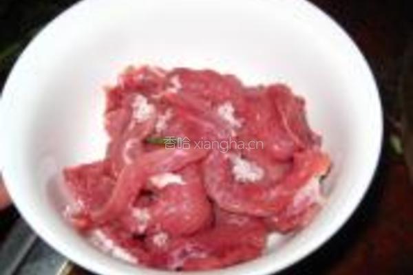 牛肉炒韭苔的做法图解1