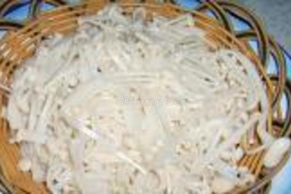 苦瓜培根金针菇卷的做法图解6
