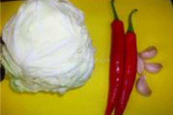 黑胡椒炒手撕包菜的做法图解1