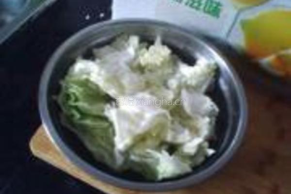 鲜蘑圆白菜的做法图解2