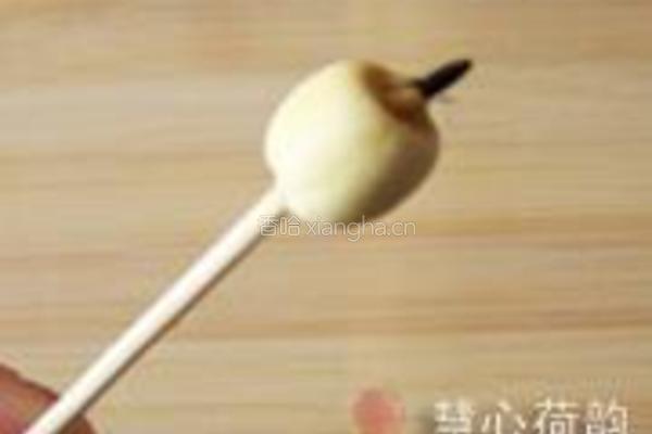 蜜汁银耳红枣莲子枸的做法图解3