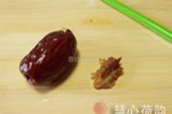 蜜汁银耳红枣莲子枸的做法图解8