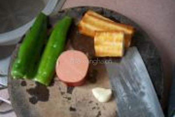 辣椒炒豆干的做法图解1