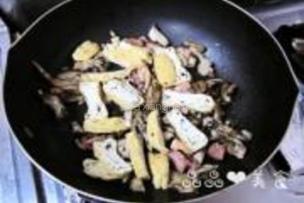 鸡肉蘑菇炒面的做法图解8