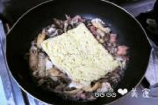 鸡肉蘑菇炒面的做法图解9