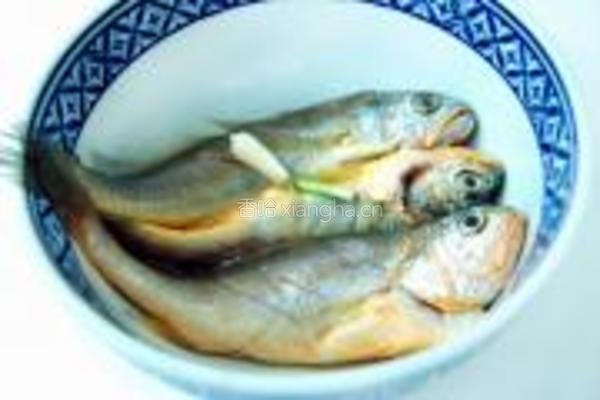 椒盐干炸小黄鱼的做法图解5