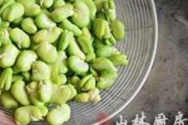 银鱼蚕豆汤的做法图解4