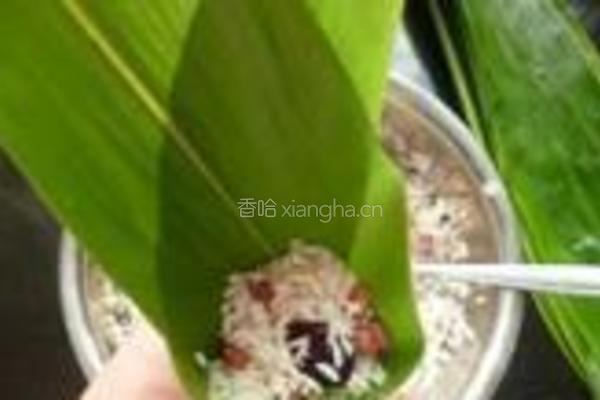 红豆花生蜜枣粽的做法图解4