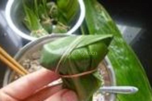 红豆花生蜜枣粽的做法图解8