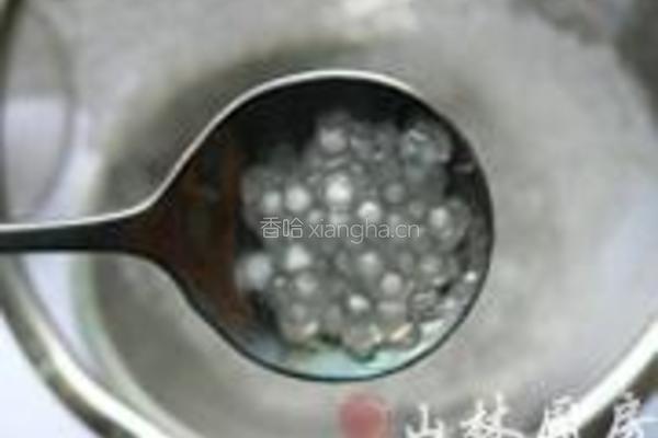 桃花菠萝西米露的做法图解2