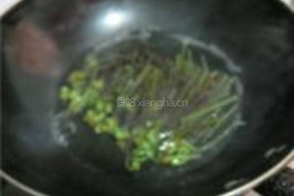 拌蕨菜的做法图解2