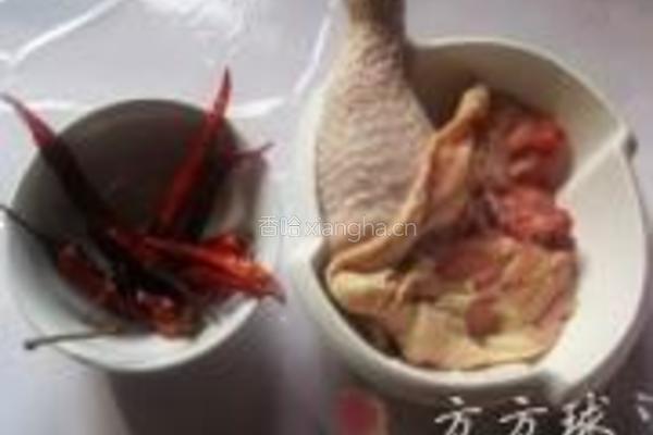 辣子鸡的做法图解1