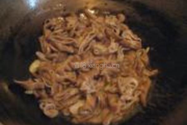 茭白炒肥肠的做法图解3