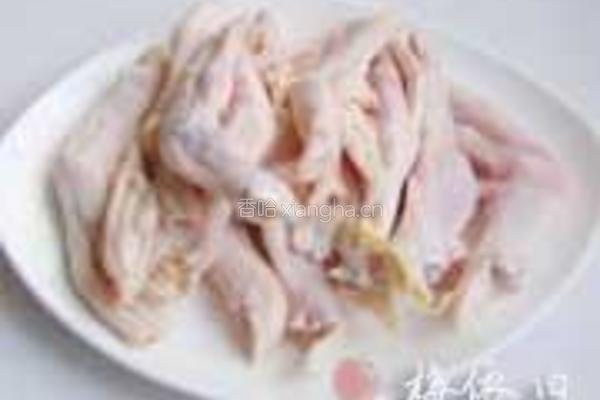 泡椒鸭掌的做法图解1