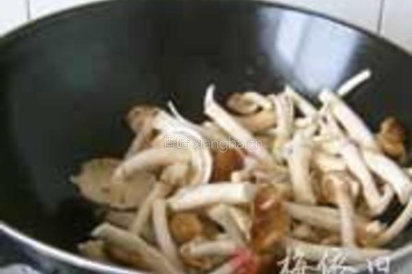 茭白茶树菇的做法图解3