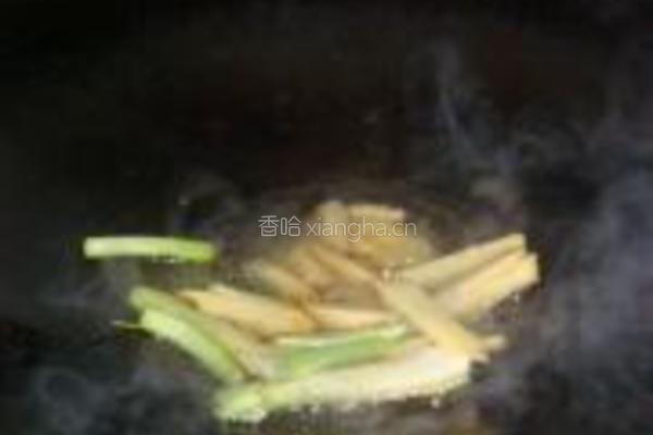 尖椒炒牛柏叶的做法图解3