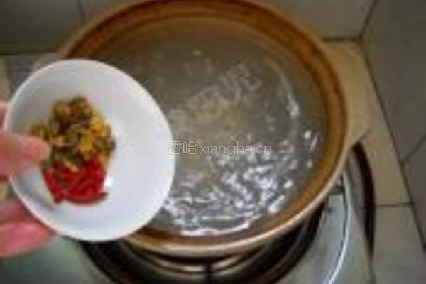 红枣薏仁菊花粥的做法图解6