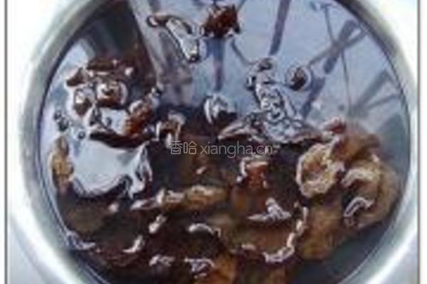 姜汁木耳的做法图解1