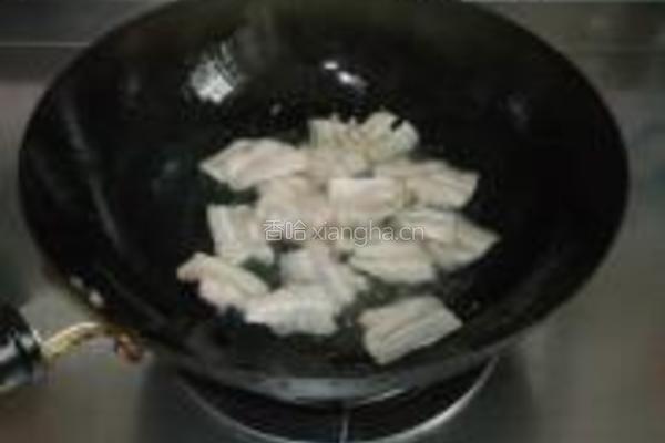 五花肉烧土豆芸豆的做法图解4