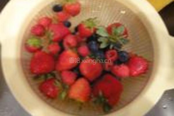 戚风水果蛋糕的做法图解3