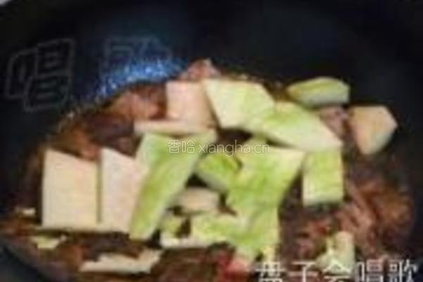 西瓜皮红烧排骨的做法图解5