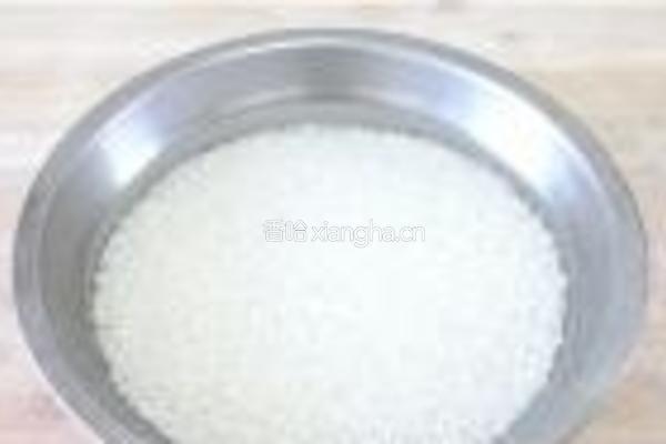 板栗香菇肉粽的做法图解1