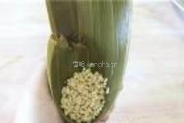 板栗香菇肉粽的做法图解8