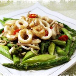 鱿鱼圈芦笋的做法[图]