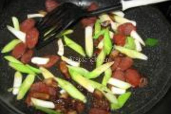 腊味炒蒜苗的做法图解4