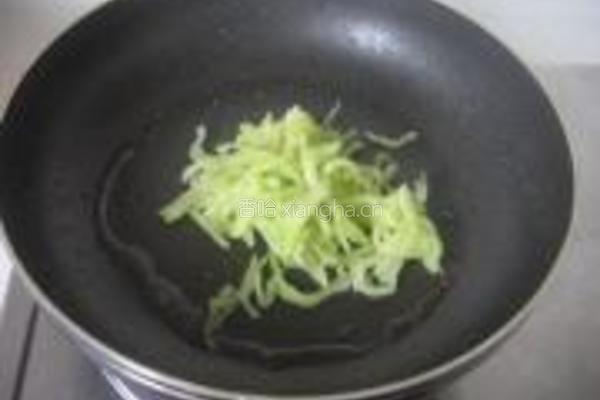 瓜皮肉丝炒毛豆的做法图解5