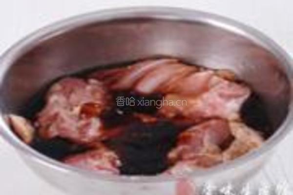 缤纷烤鸡腿的做法图解1