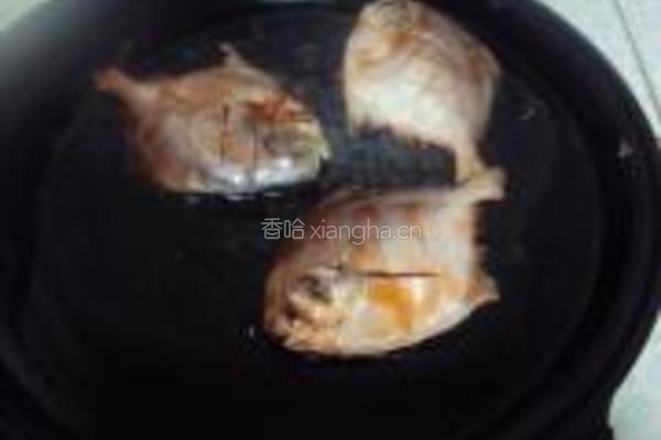 酱烧鲳鱼的做法图解3