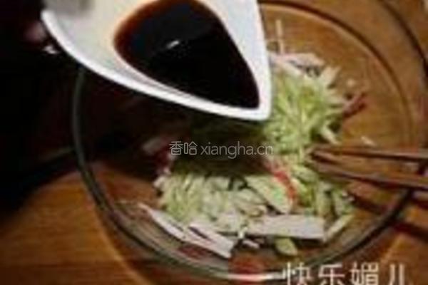 凉拌黄瓜蟹肉丝的做法图解5